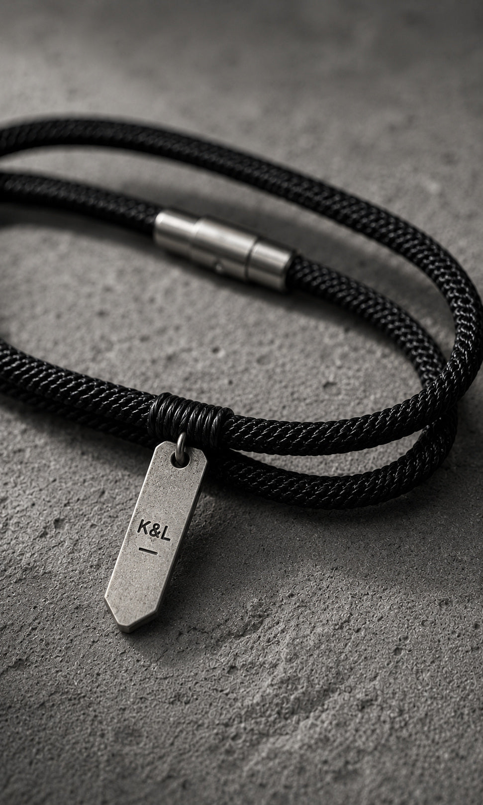 Double-turn cord, hand-bound archive tag and magnetic closure structure